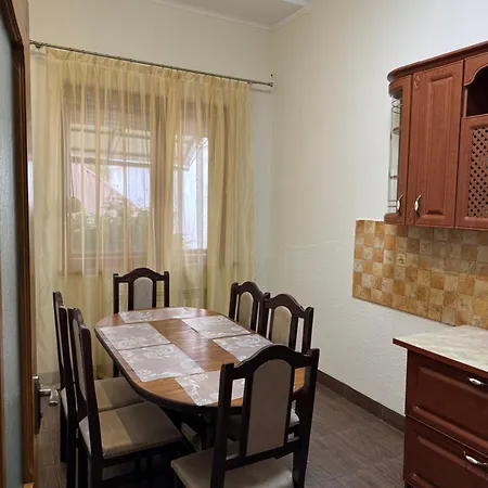 Apartment будинок на духновича Mukacheve